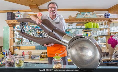 121 scoops of ice cream on a cone – Italian man sets Guinness World Record