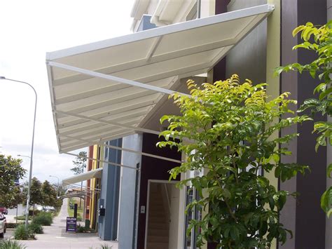 Outdoor awnings vs. outdoor umbrellas: The Pros and Cons - Global Shade