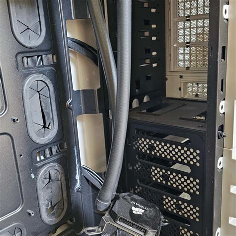 Thermaltake Level 10 GT Snow Edition | Jawa