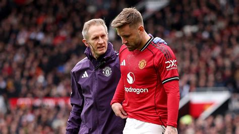 Man Utd hit by injury blow as Luke Shaw limps out of Crystal Palace ...