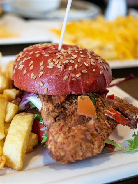 6 MOUTH-WATERING TYPES OF INDIAN BURGERS