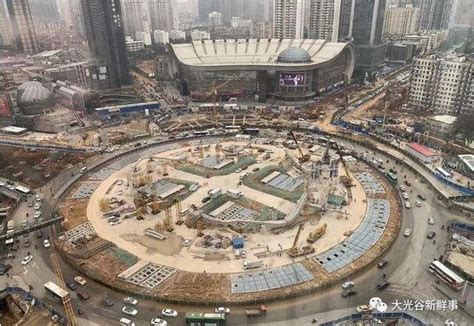 武汉光谷广场综合体“星河”雕塑完成主体施工