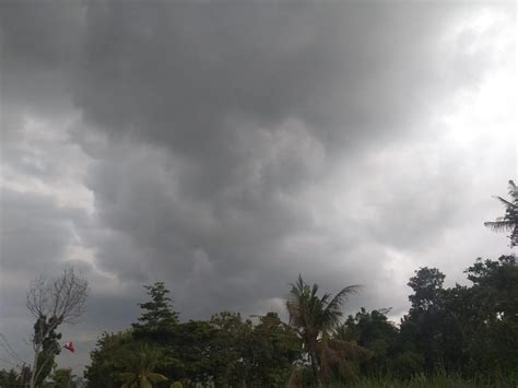 Prakiraan Cuaca Jawa Barat 20 Oktober 2025, Siang Hari Berpotensi Hujan