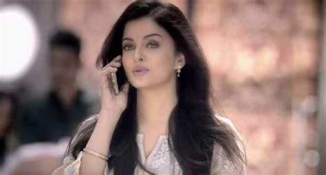 Aishwarya Rai Bachchan Looks Charming in her Desi Avatar with Big B in ...