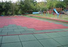 pavimento parco giochi il parco giochi sicuro con le lastre antitrauma di warco pavimento parco giochi il parco giochi sicuro con le lastre antitrauma di warco