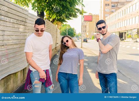 People Walking Together 的图像结果