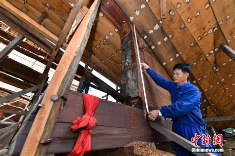 探访海南手工打造百吨木船-新华网