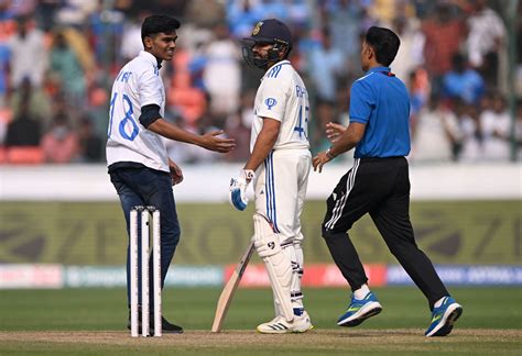 [Watch] Fan runs out onto the pitch from the stands to touch Rohit ...