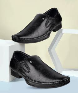 METRO Slip On For Men - Buy METRO Slip On For Men Online at Best Price ...