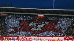 KAD "GORE" TRIBINE: "Delije" i "grobari" na derbiju koristili ...