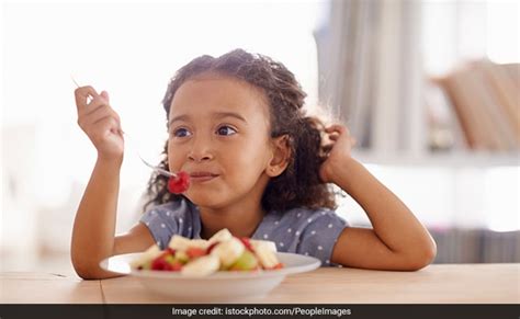 Causes Of Obesity In Children: पेरेंट्स की इन गलतियों की वजह से बच्चों ...