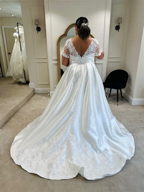Elegant Plus Size Wedding Dress With Sleeves