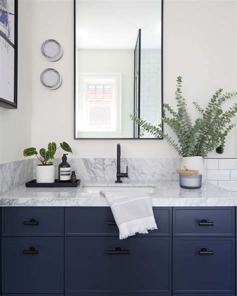 15 Bathrooms With Black Fixtures to Inspire Your Next Reno