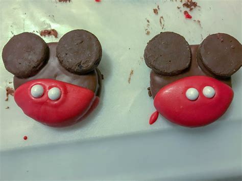 Image result for Mickey Mouse Oreo Tutorial