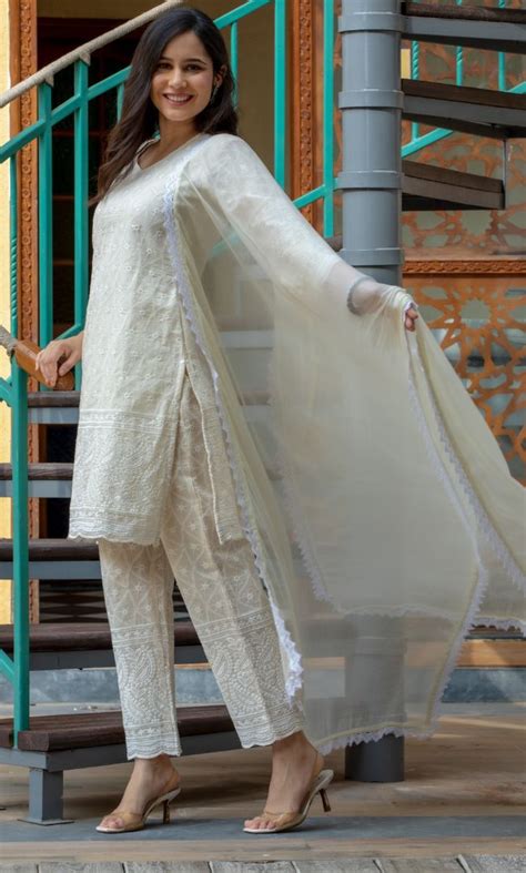 OFF WHITE CHIKANKARI KURTA – House Of Jamoti
