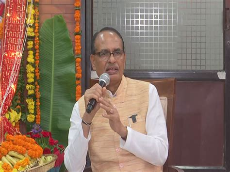 Shivraj Singh Chouhan meets Maharashtra soyabean farmers to solve ...