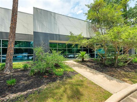 Dekton modernized the facade of this Texas office building - Cosentino ...