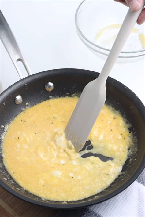 Basic Scrambled Egg Recipe - One Hot Oven®