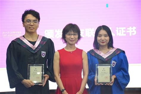 南京大学海外教育学院举行2022届中外学生毕业典礼暨学位授予仪式