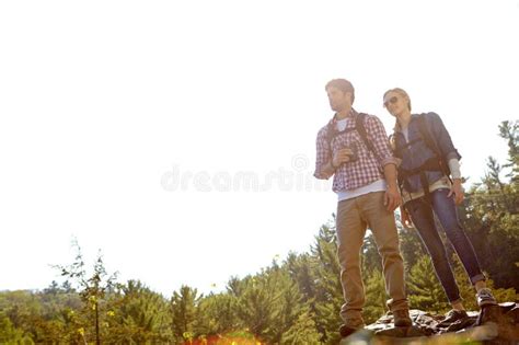 People Standing Viewing 的图像结果