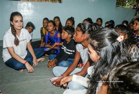 Dia Mirza visits 'Save the Children' campaign Photogallery - ETimes