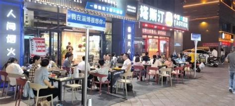 淄博烧烤店老板为劝退游客 给自己店铺刷17个差评