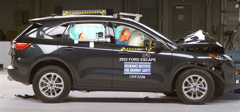 Ford Crash-Test IIHS 的图像结果