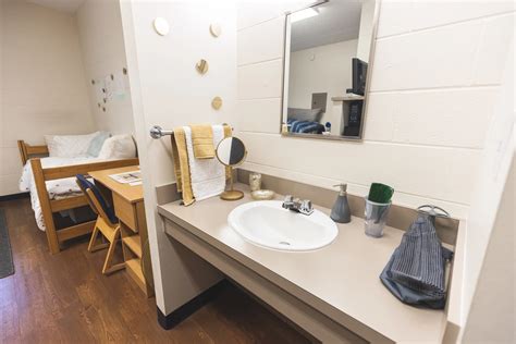 Housing & Residence Life (University of West Florida's General Campus Tour)