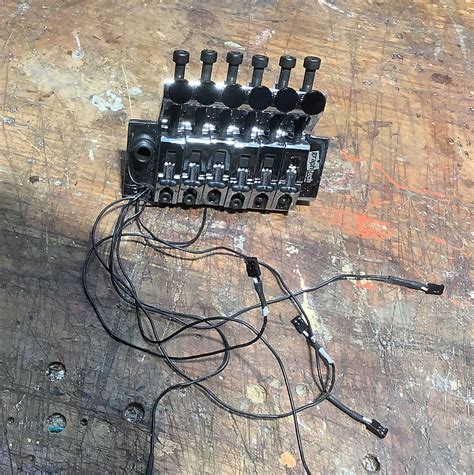 How to Install Graph Tech Piezo On Floyd Rose 的图像结果