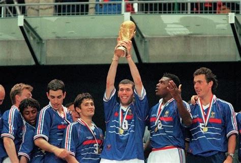 FUSSBALL-NATIONALMANNSCHAFT-WM-1998-in-Frankreich-Finale-BRA-1531324871 ...