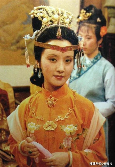 红楼梦：从王熙凤的三套服饰，看曹雪芹对人物性格的烘托_贾府