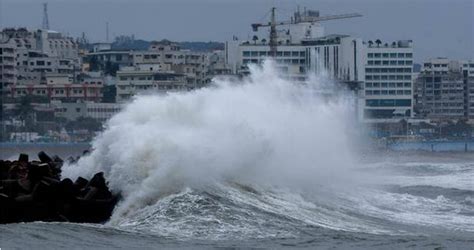 Cyclone Fani makes landfall at Puri coast: 10 latest developments on ...