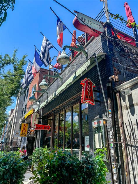 13 Best Bars in Williamsburg - backpacks and bubbly