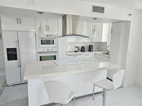 770 Claughton Island Dr, APT 602, Miami – Mario Avalos