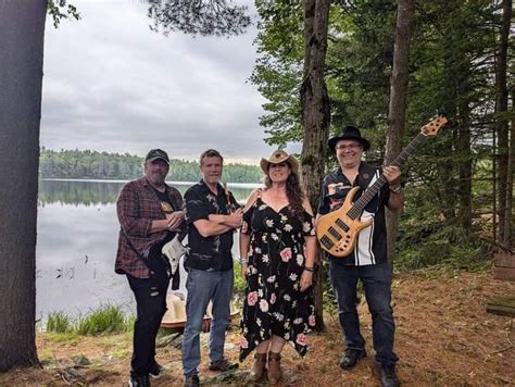 Sawdust City Brewing Co. The Saloon, Sawdust City Brewery, Muskoka, 6 ...