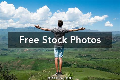 People Looking Standing 的图像结果