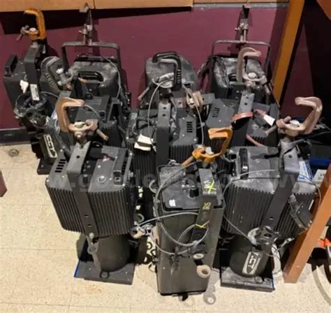 10- Incandescent theatrical lights ( assorted) | AllSurplus
