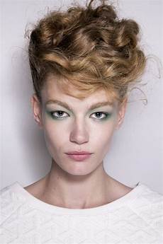 Cool Hairstyles For by Cool Hairstyles You Can Do At Home Stylecaster Cool Hairstyles For