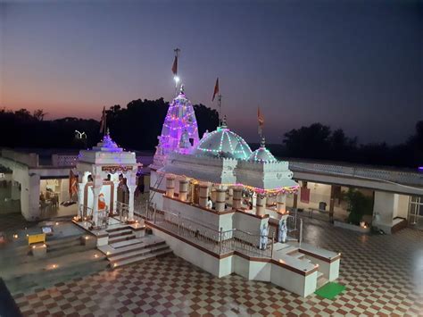 BSF troopers play music during Sandhya Aarti at the Koteshwar Mahadev ...