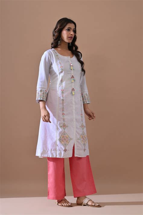 Off White Embroidered Kurta Set (2 Piece) – SABHYATA CLOTHING