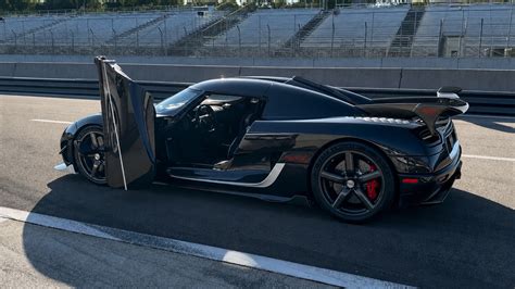 Exclusive $5,000,000 Koenigsegg Agera RS on track day
