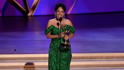 The Bear's Liza Colon becomes first Latina to win Best Supporting Emmy ...