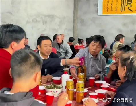 湖南农村酒席“怪状”：白酒啤酒满桌，却很少有人喝，为什么？