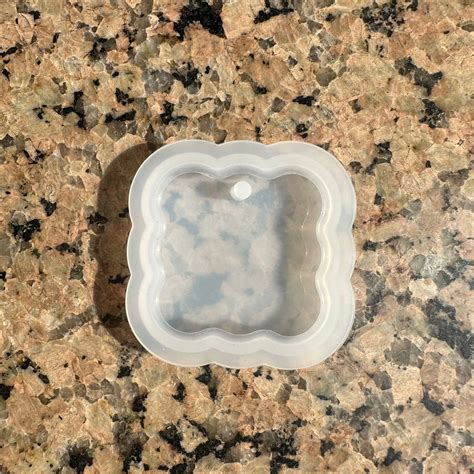 Border curve square keychain mould