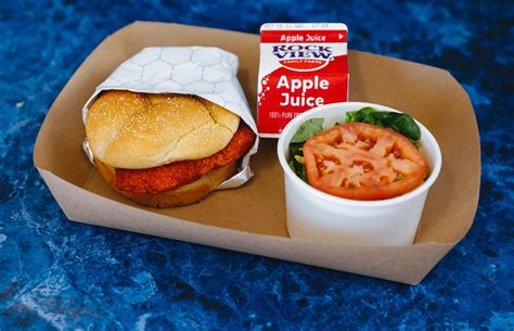How LAUSD feeds thousands of kids per day - Los Angeles Times