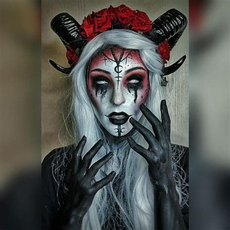 Spooky season is here and there are many beautiful Halloween makeup ...