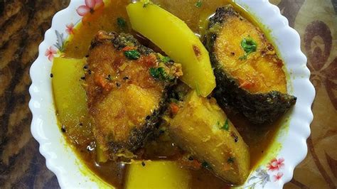 রোজ মাছের ঝোল-ভাত খেলে কী কী খেল দেখায় শরীর? - Fish rice eating daily ...