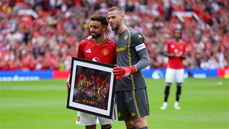 VIDEO: David de Gea receives standing ovation from Old Trafford crowd ...