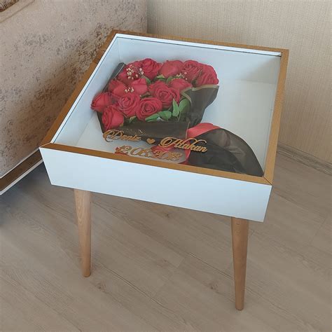 Beyaz-Bronz Derin Isimli Anı Sehpası! Özel Gün Çiçekleriniz Için Yan ...