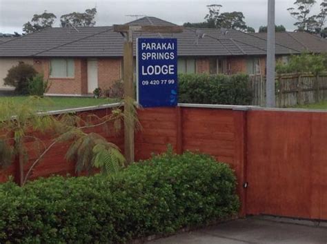 PARAKAI SPRINGS LODGE - Lodge Reviews, Photos, Rate Comparison ...